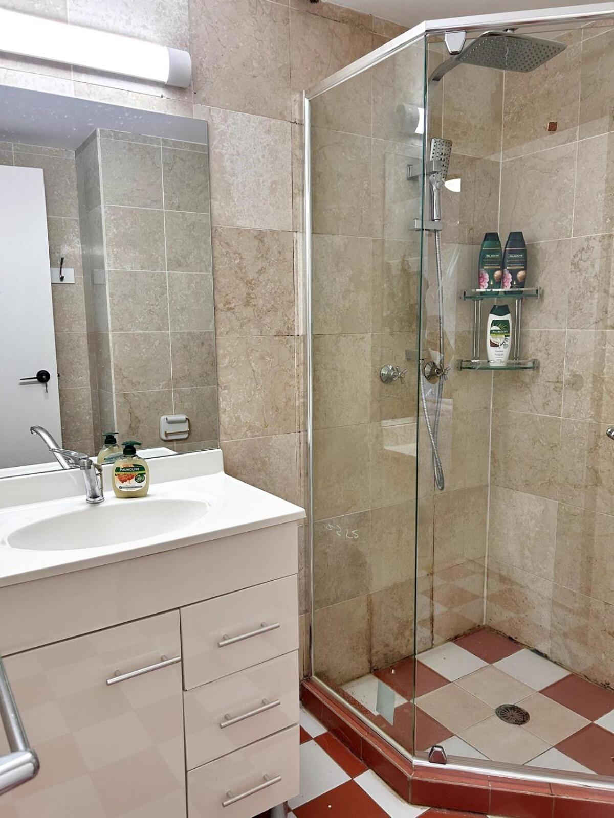 Apartment 3br Penthouse In Cbd Wparking Sydney